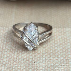 Vintage Avon 1995 Stunning Sterling Silver Cubic Zirconia Marquise Wrap Ring R13